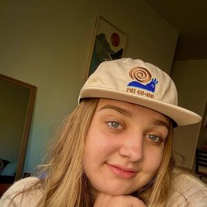 Meet your Posher, Joya